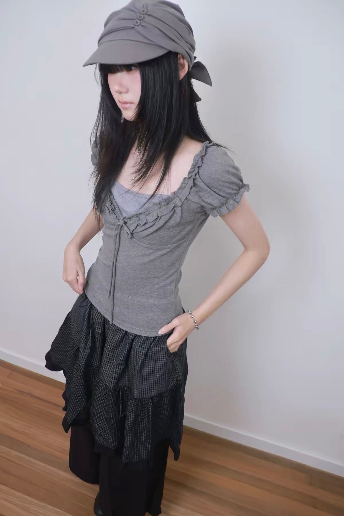 ギャザーキャスケット グレー着用写真 4