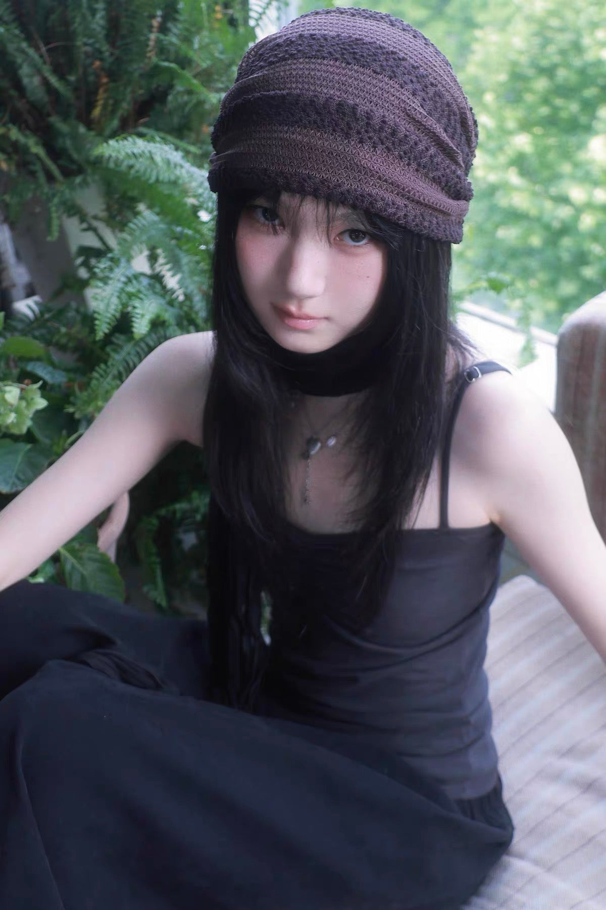 WUYE リボンタイニットスカーフ帽 パープルブラウン 着用写真